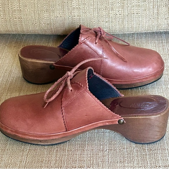 Vintage 70s-style J Crew Leather & Wood Clogs w/Bows Size 7 Women’s, Rust Brown - Picture 3 of 10